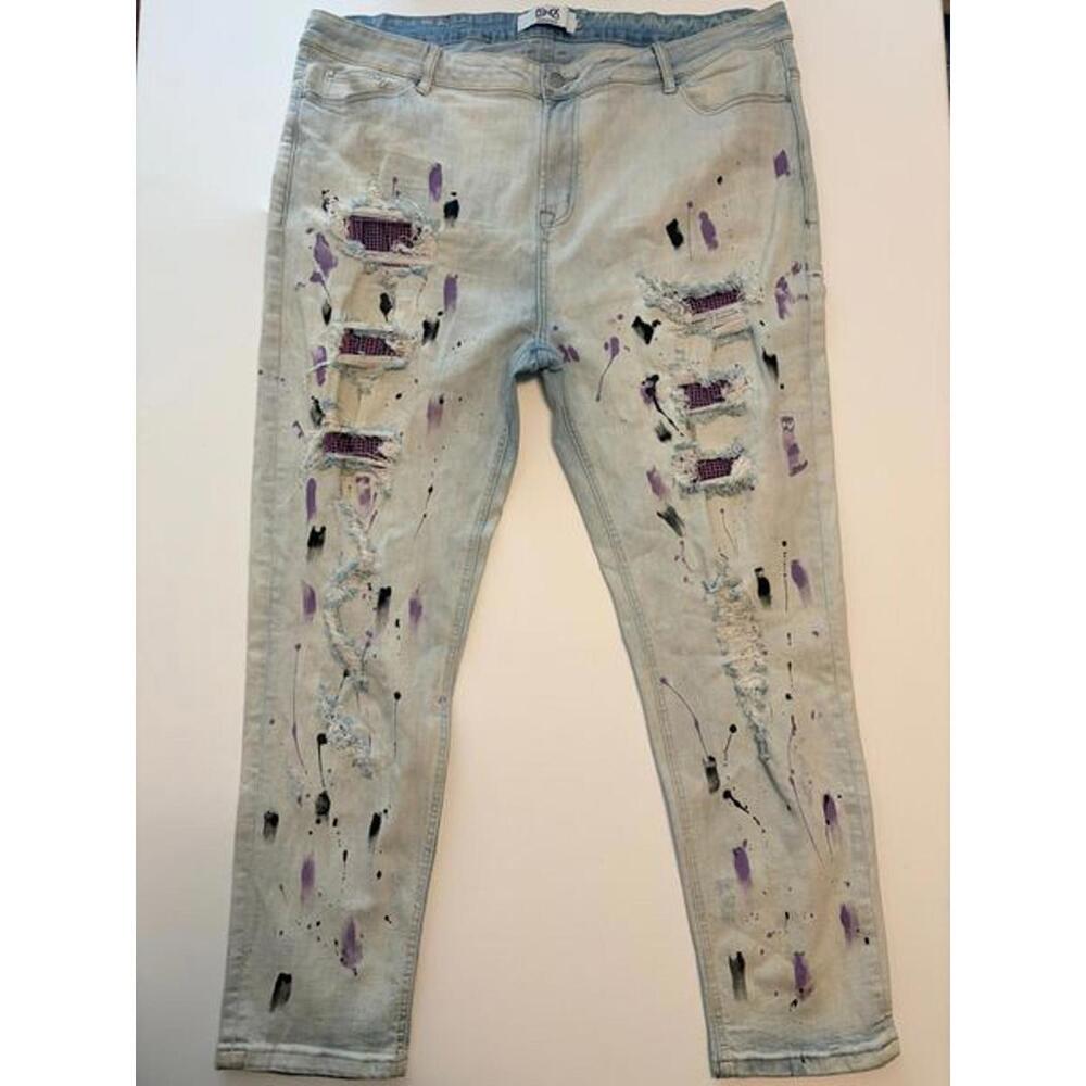 DNA Premium Wear Light Distressed Jeans (Size 44x32)